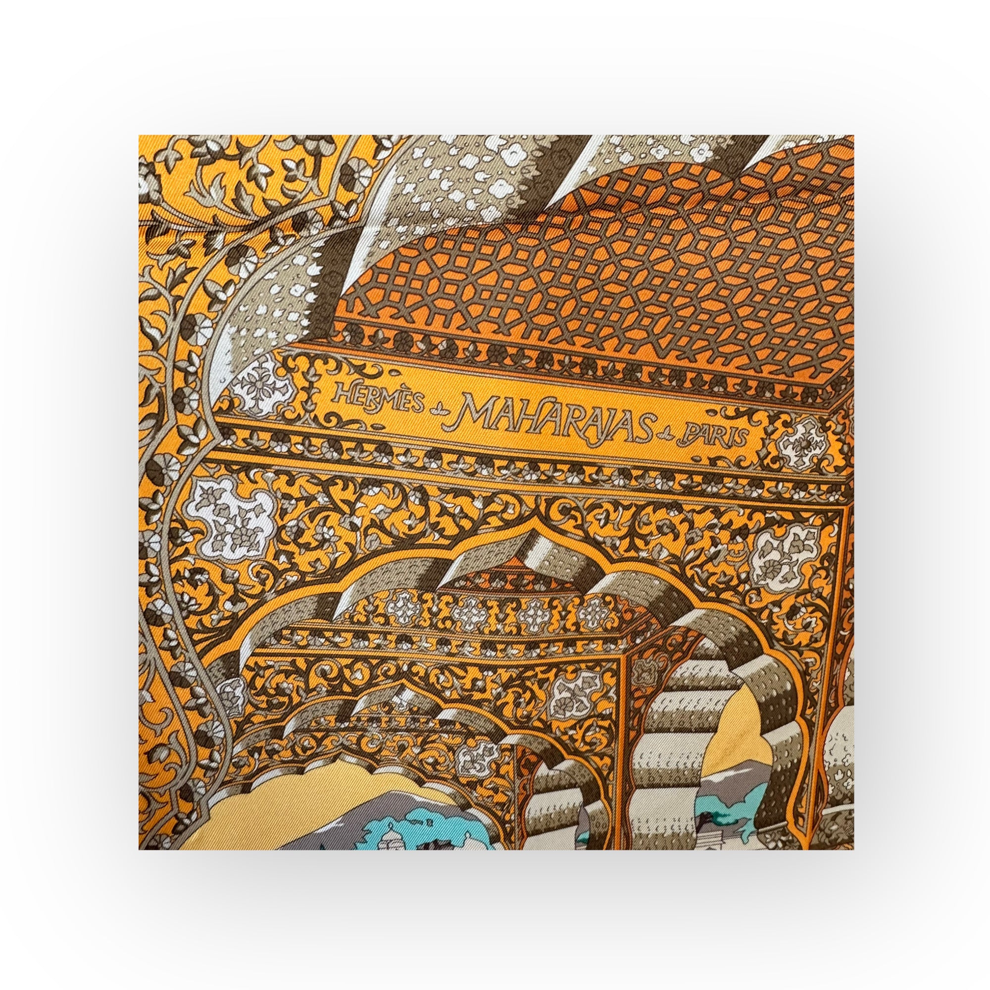SPLENDEUR-DES-MAHARAJAS-FOULARD-HERMES-1996-DESSINE-PAR-CATHERINE-BASCHET-ORANGE