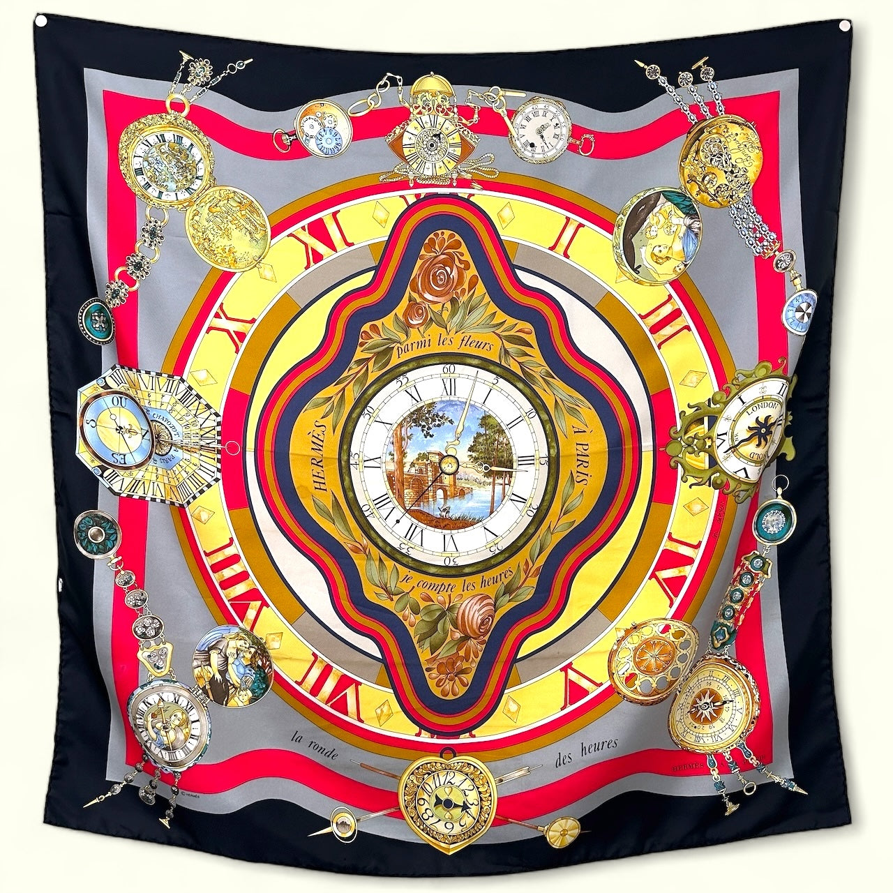 foulard-hermes-la-ronde-des-heures-dessine-par-loic-dubigeon