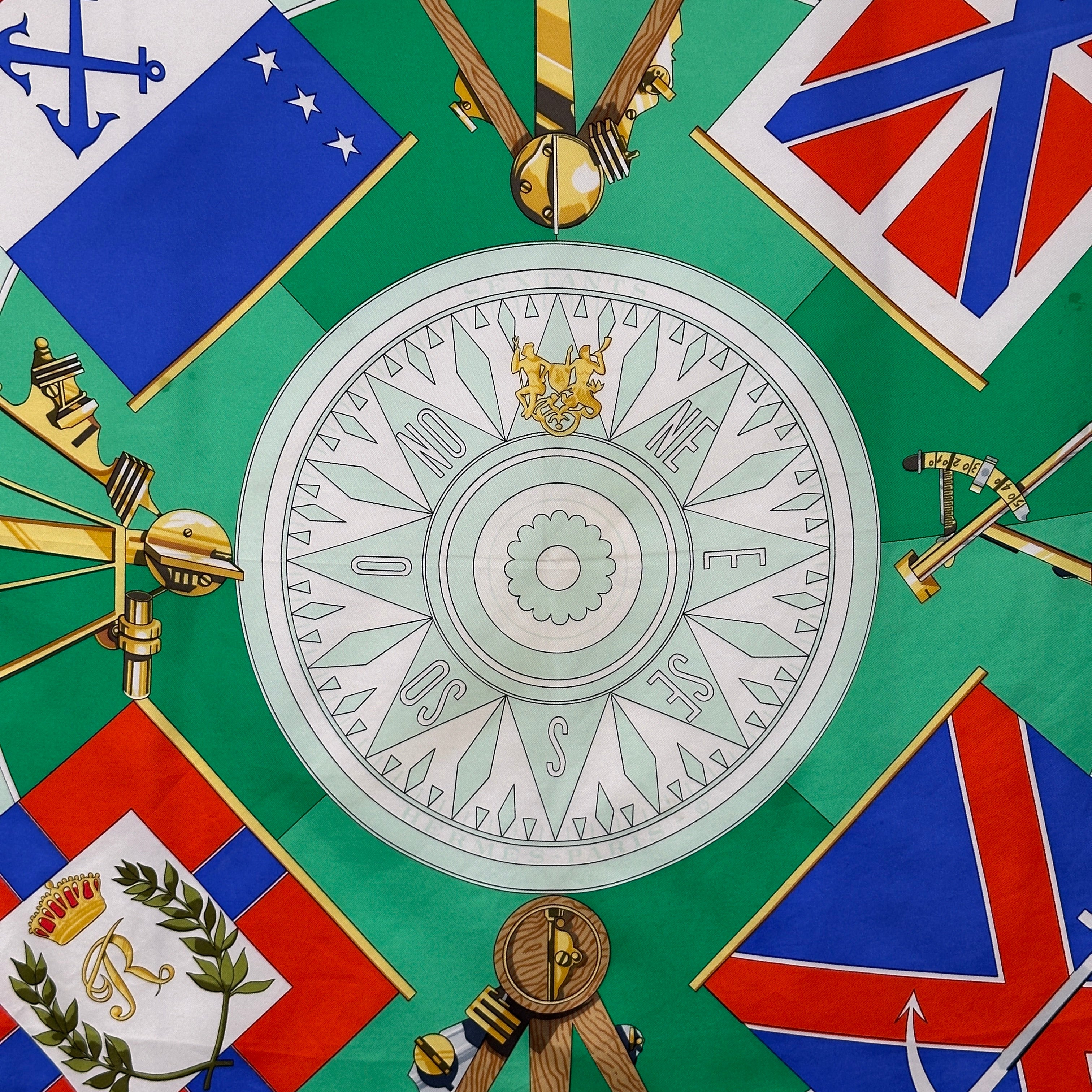 carre-foulard-hermes-sextants-dessin-boussole