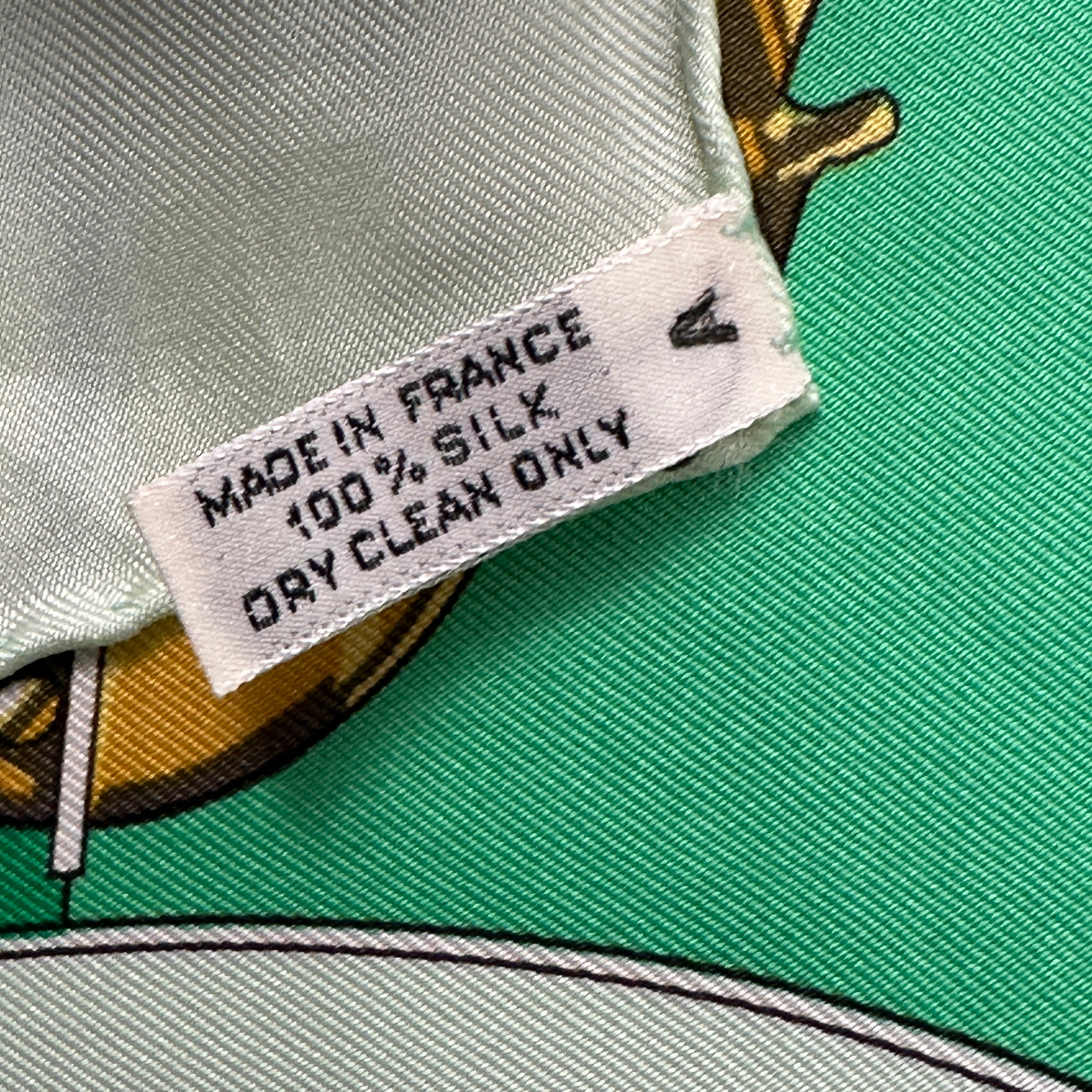 foulard-hermes-titre-sextants-etiquette-composition-en-soie