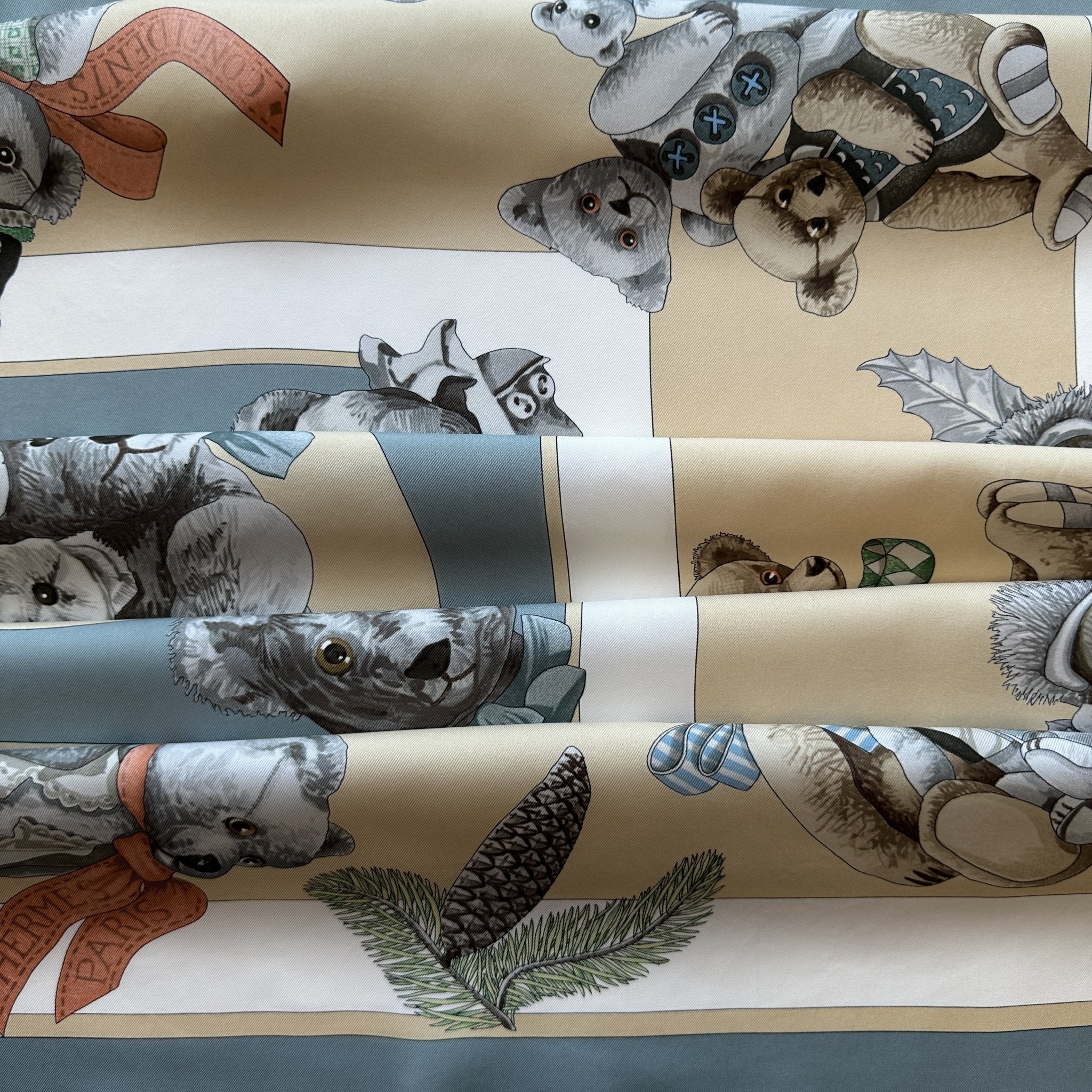 Confidants of Hearts - HERMES SCARF 90 CM