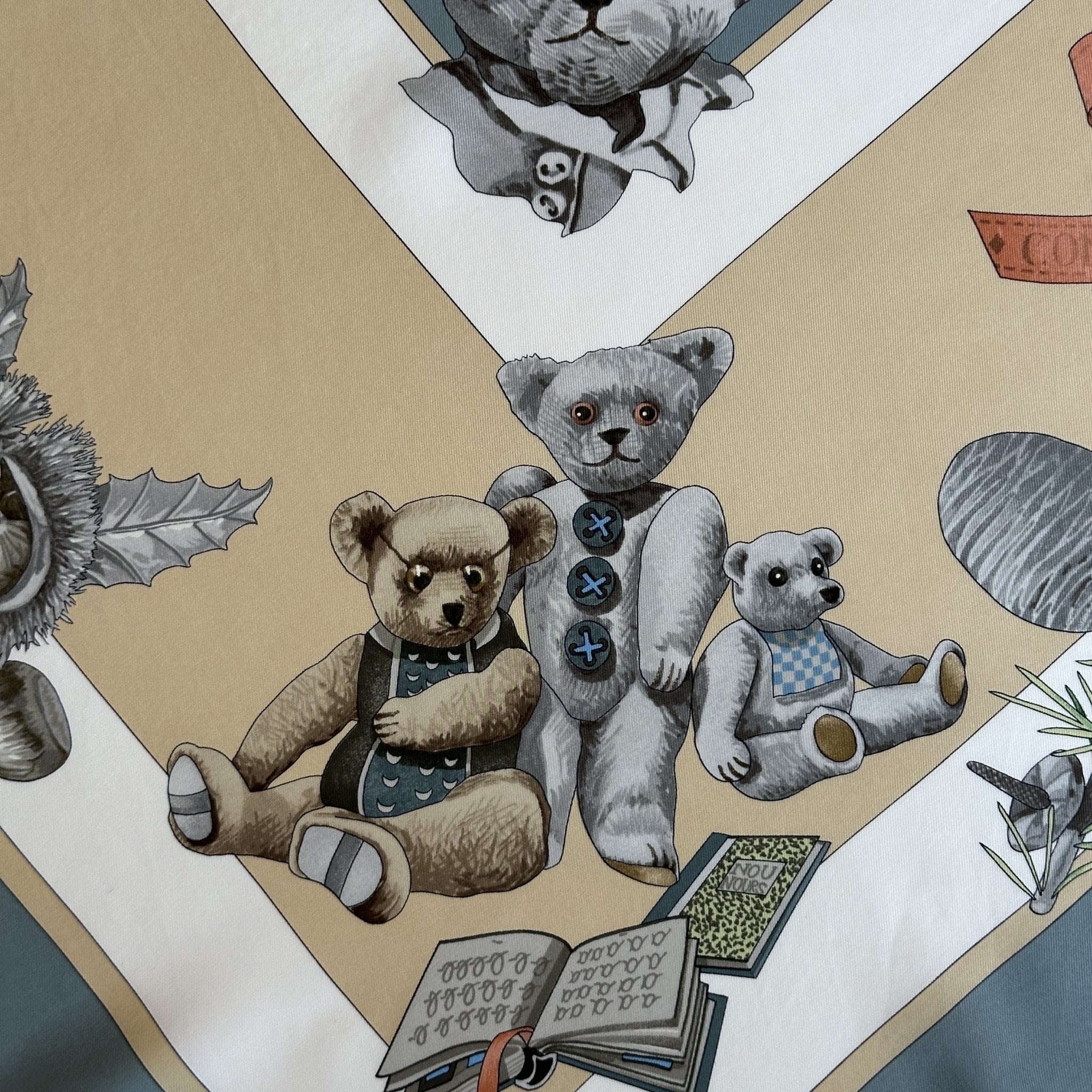 Confidants of Hearts - HERMES SCARF 90 CM