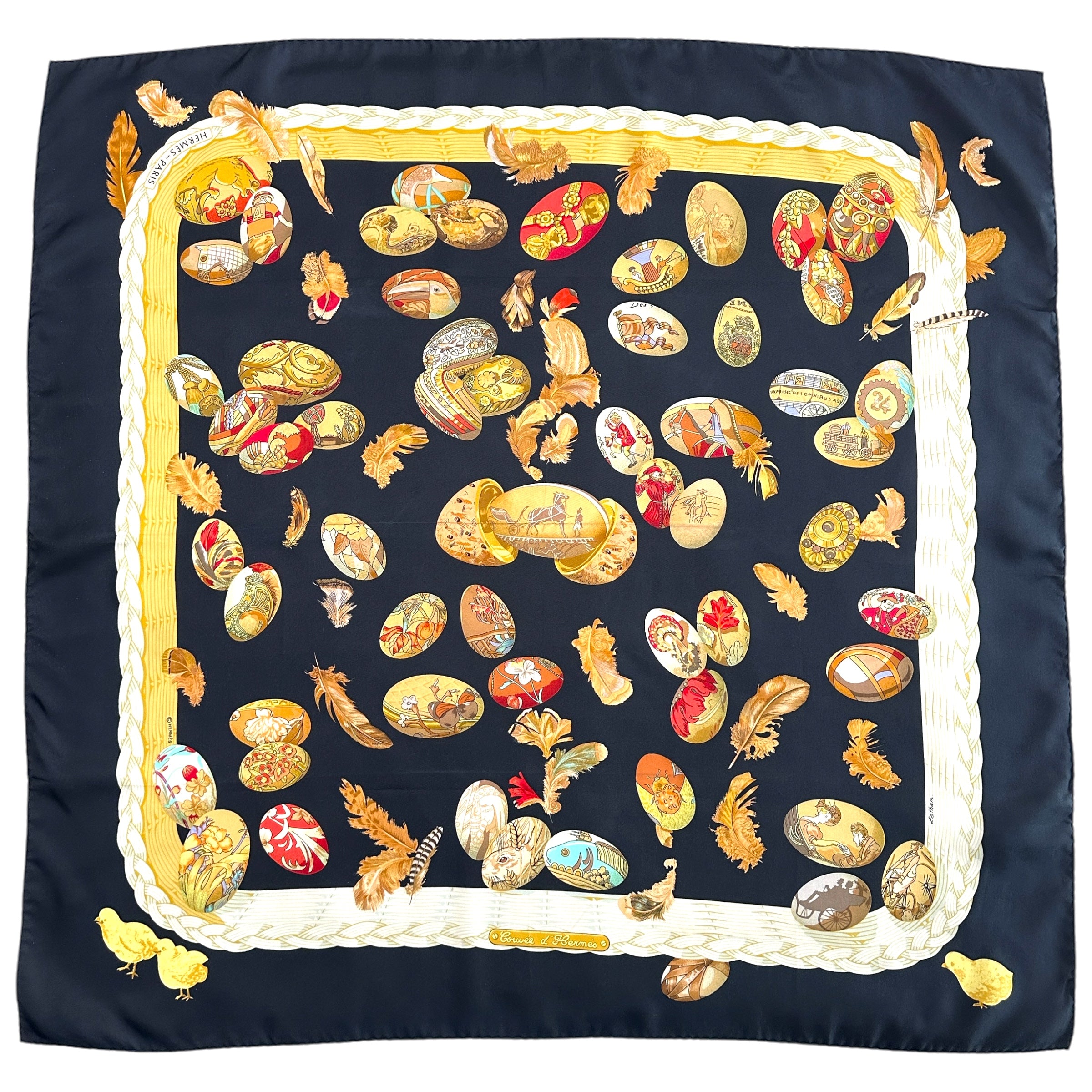 foulard carré hermès noir blanc et or avec dessin d'oeufs