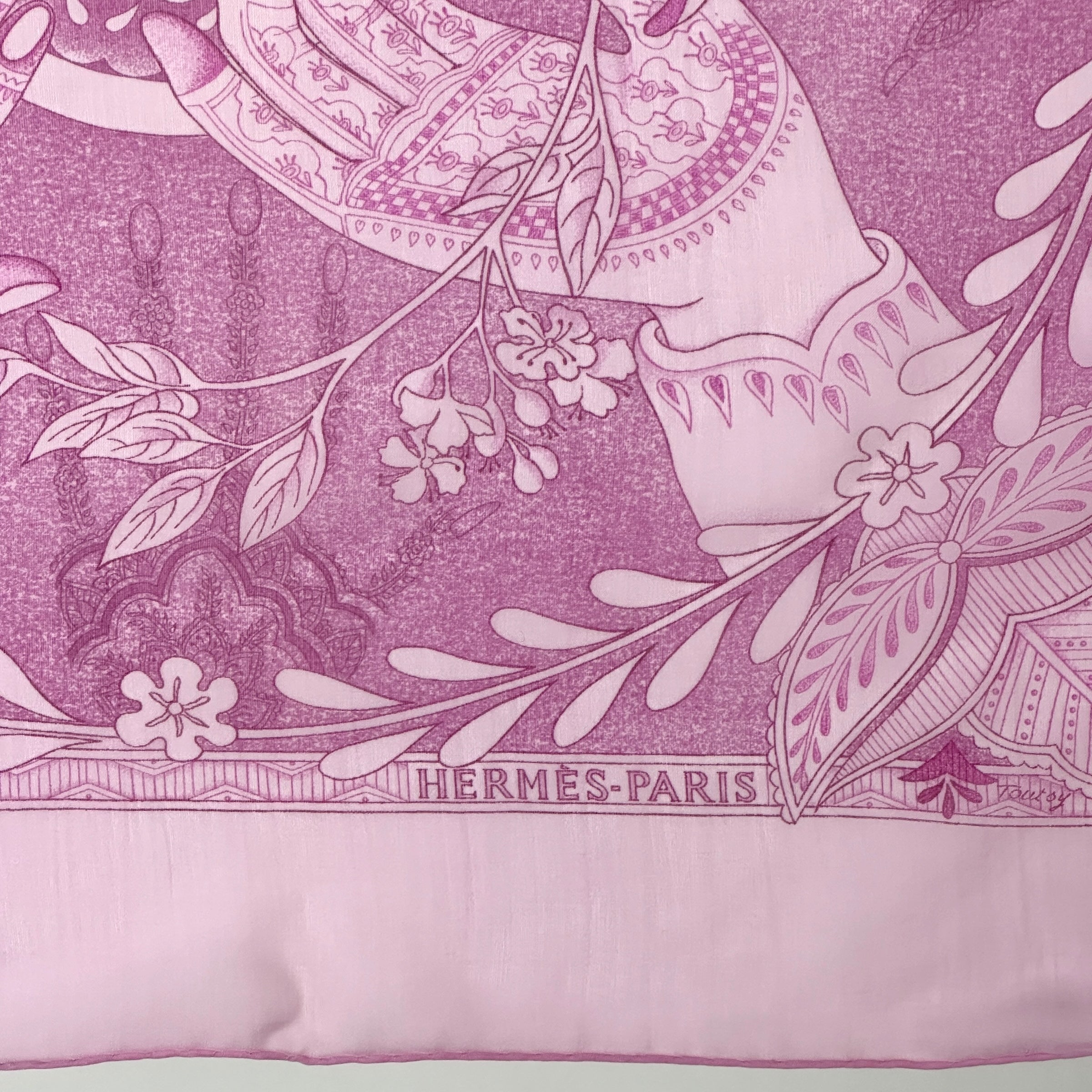 foulard-carre-hermes-le-chant-du-henne-signature-hermes-paris