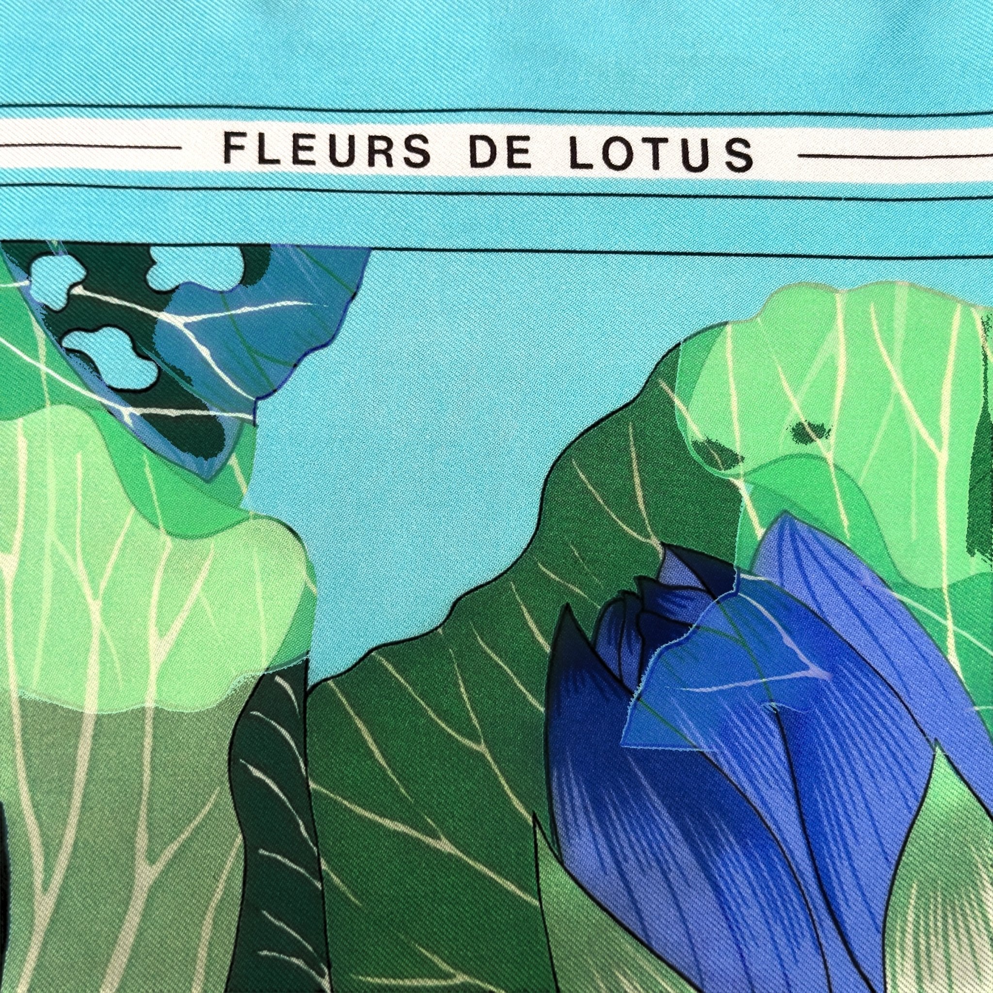 carre hermes fleurs de lotus bleu vert et turquoise