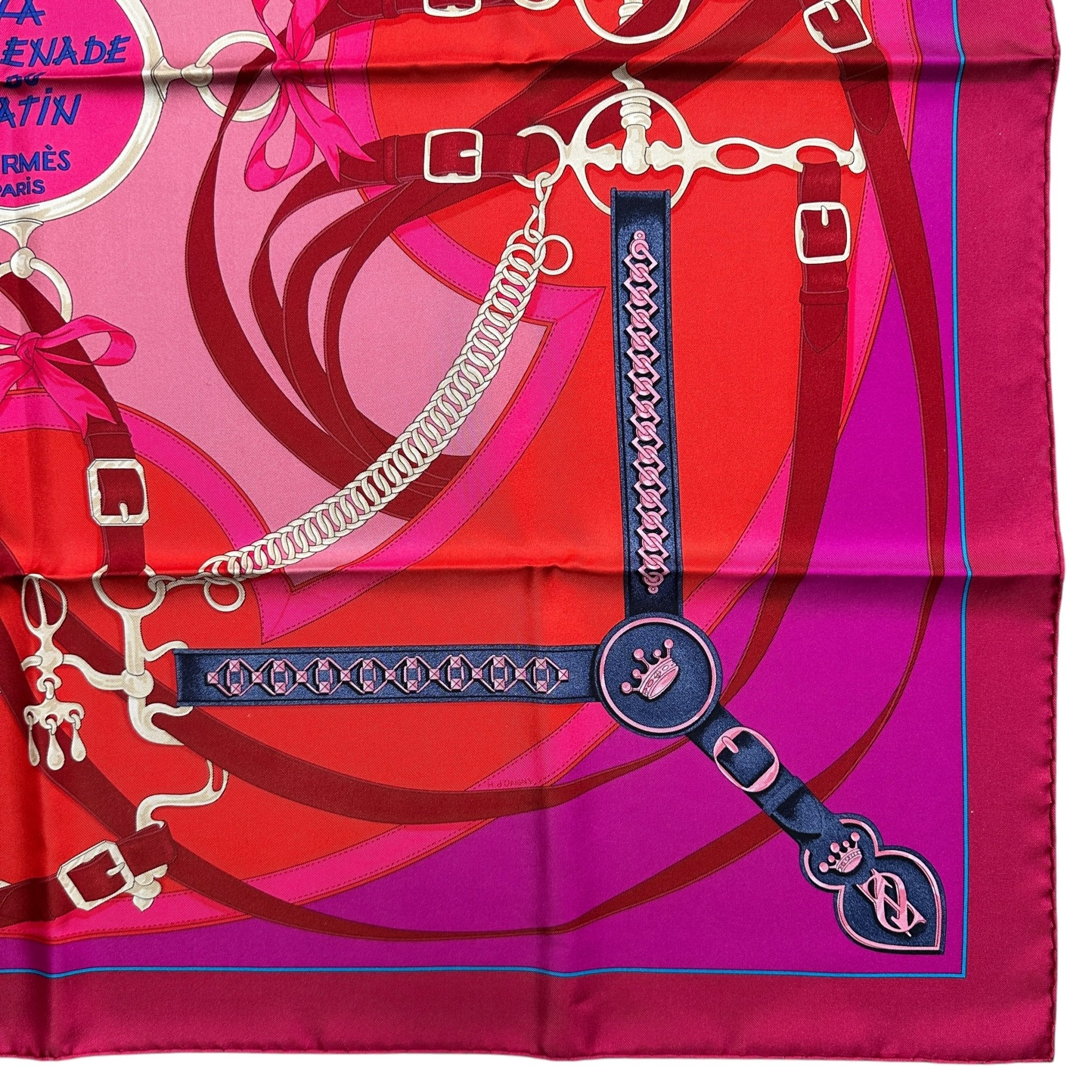 foulard hermes carre en soie la promenade du matin dessin de couronne et de rubans roses