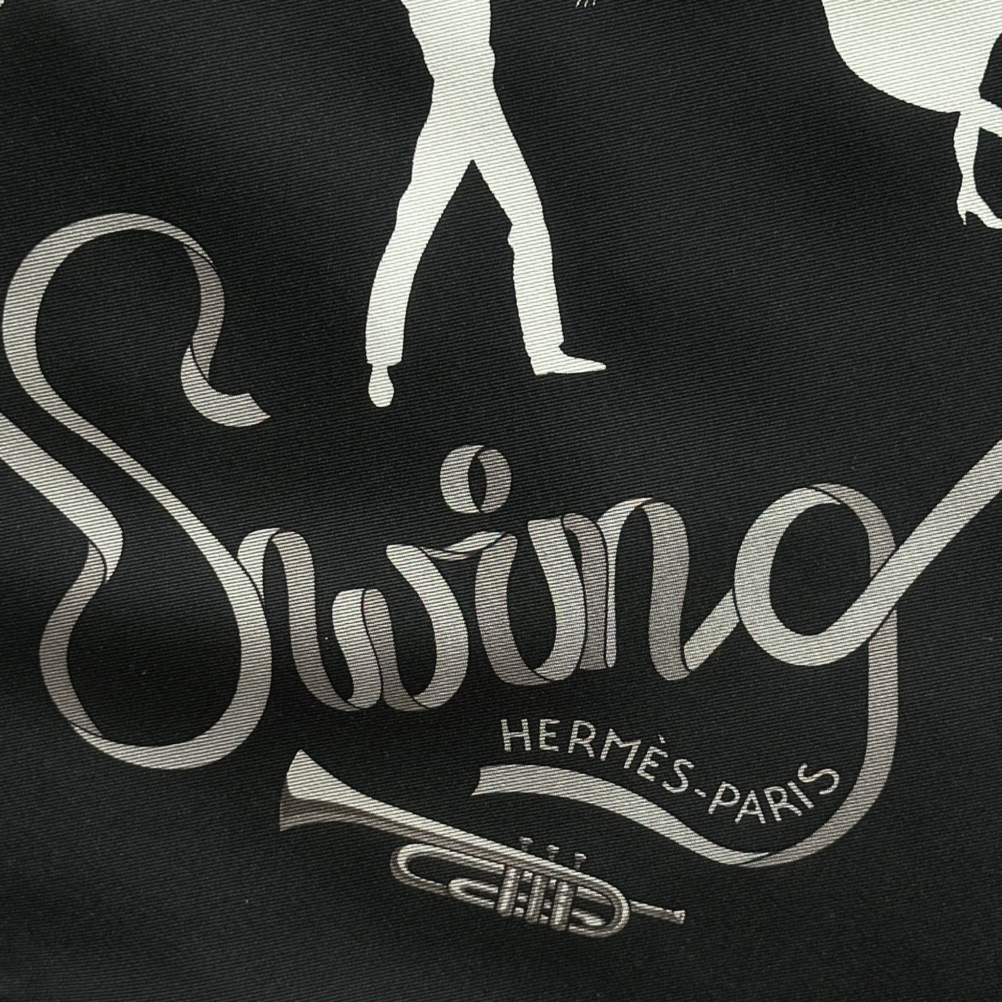 Signature Hermès Paris sur le twill de soie du carré Boogie Woogie