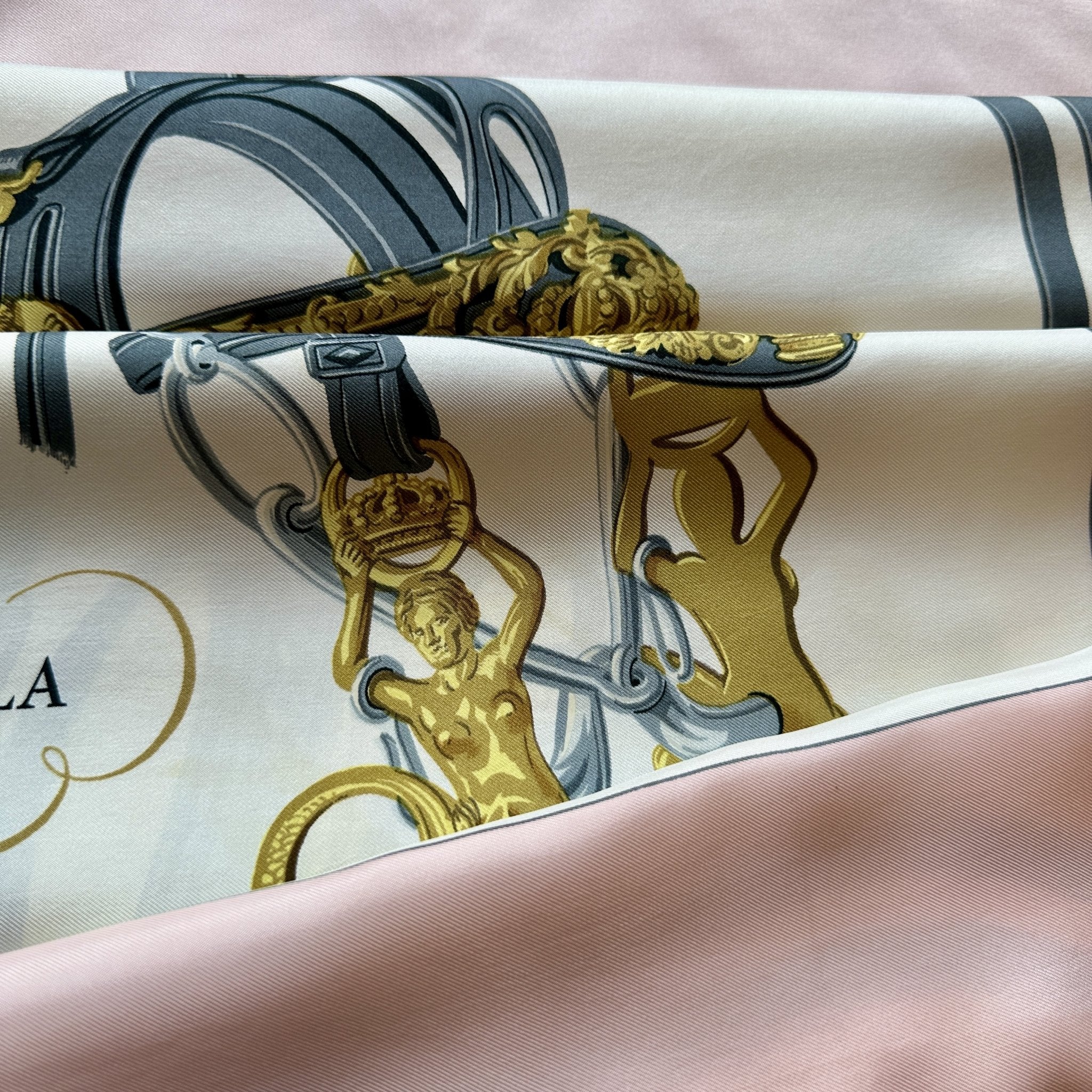 Gros plan sur les roulottés main et légères traces