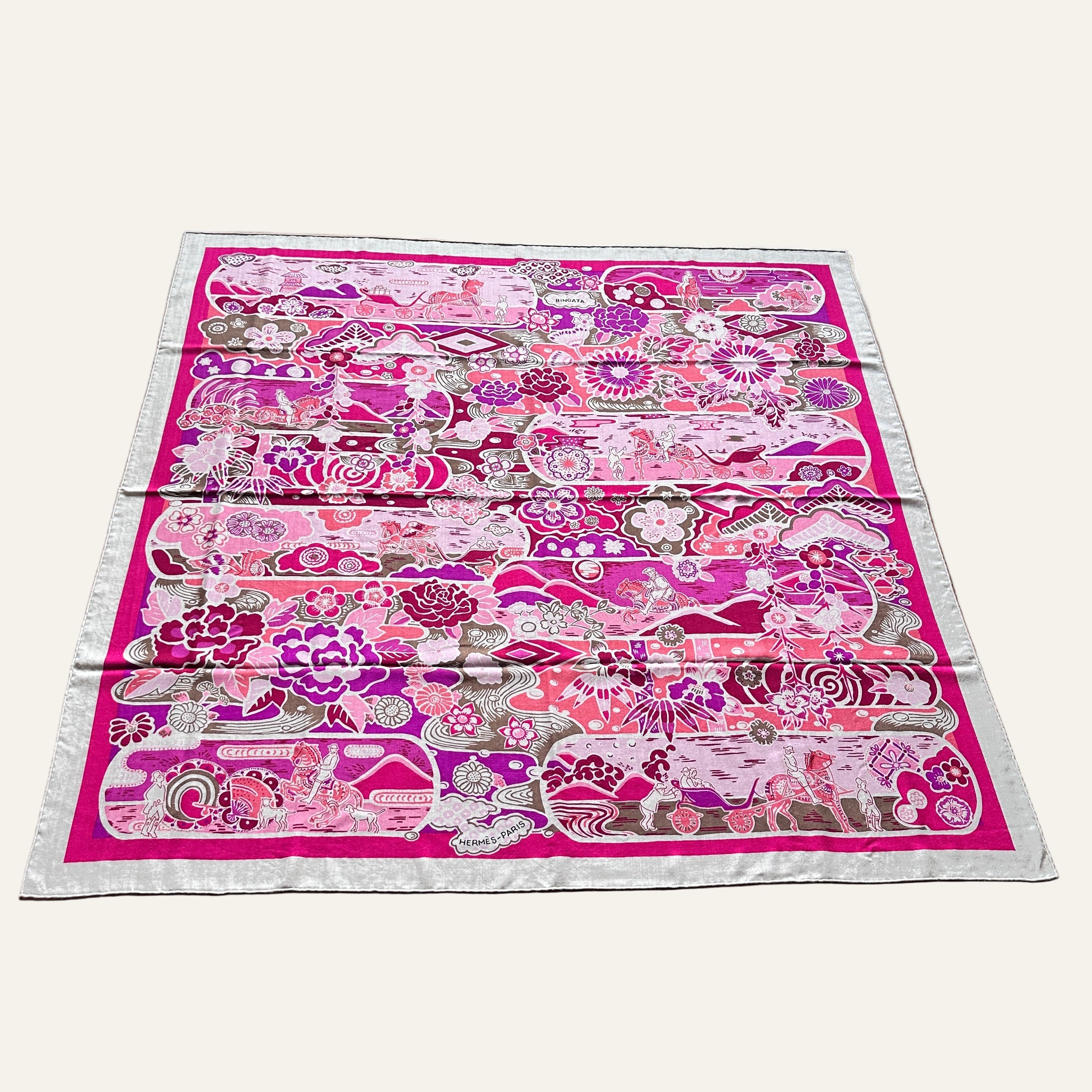 Châle Hermès Bingata 140cm entièrement déployé pour visualiser le format