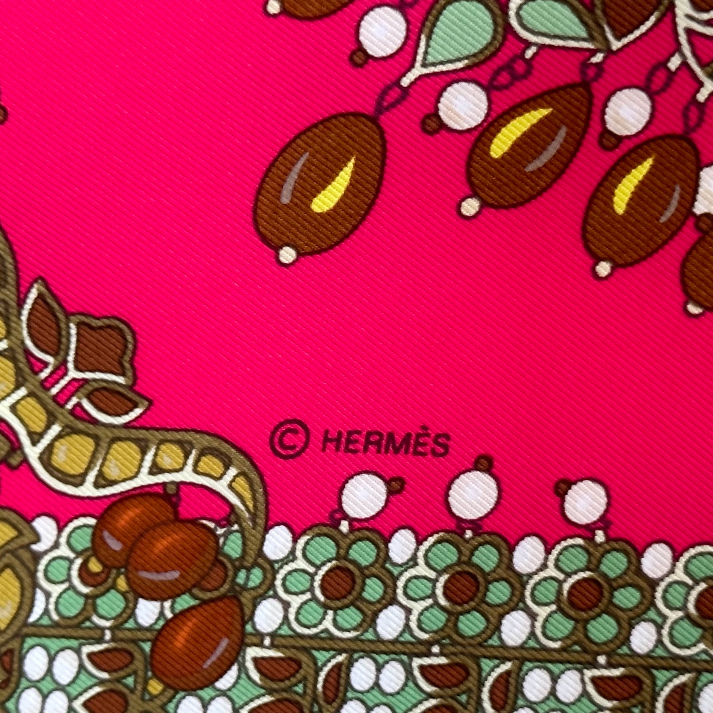 foulard-carre-hermes-parures-des-maharajas-logo